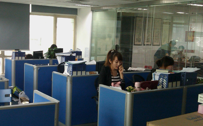 从社区团购到直播带货：崆峒区小白电子商务店全渠道零售模式解析